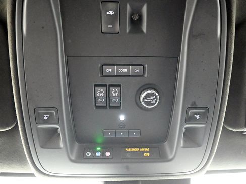 Used 2020 Cadillac Escalade ESV Platinum image 17