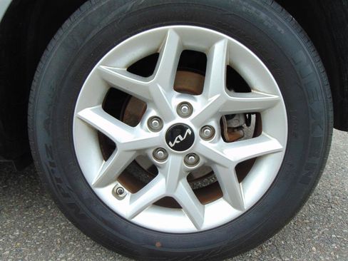 Used 2024 Kia Soul LX w/ Option Group 015 FWD image 9