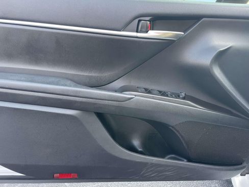 Used 2022 Toyota Camry SE FWD image 14