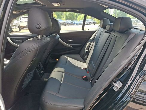 Used 2017 BMW 320i xDrive Sedan AWD/4WD image 10