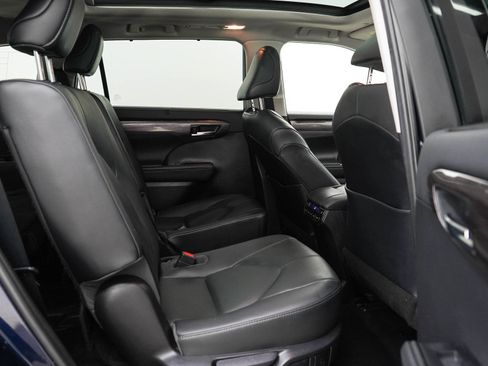 Used 2021 Toyota Highlander Platinum AWD/4WD image 12