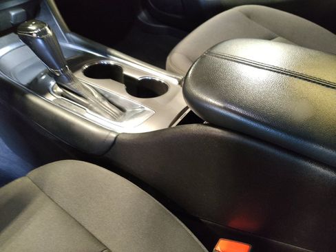 Used 2017 Chevrolet Malibu LT image 26