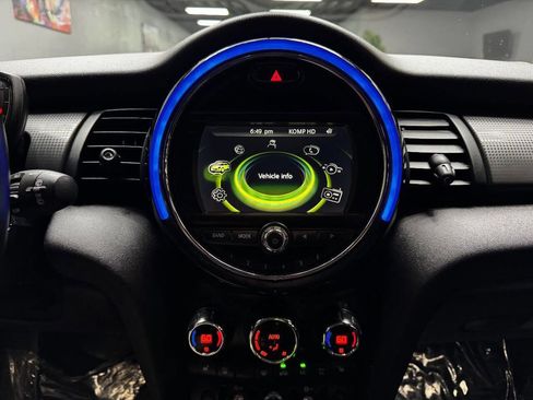 Used 2018 MINI Cooper 2-Door Hardtop w/ Signature Line Package image 25