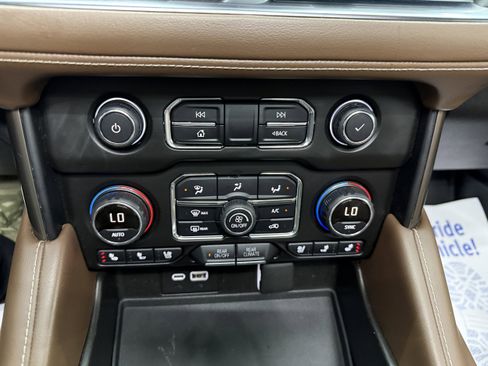 Used 2021 Chevrolet Suburban High Country AWD/4WD image 20