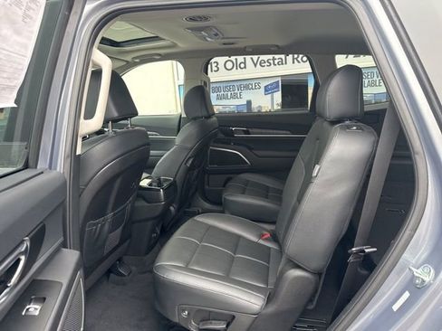 Used 2024 Kia Telluride EX w/ EX Captain's Chair Package image 23