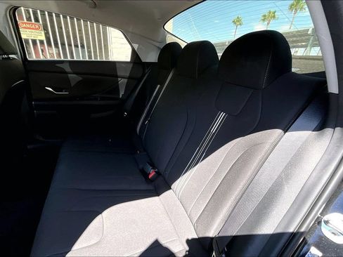 Used 2023 Hyundai Elantra SEL FWD image 15
