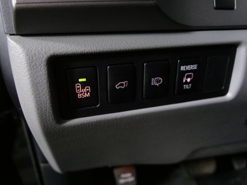 Used 2016 Toyota Sequoia Limited w/ Safety & Convenience Package AWD/4WD image 18