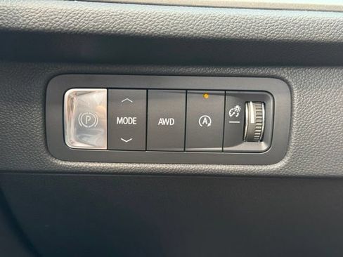 Used 2025 Chevrolet Traverse LT w/ Driver Confidence Package AWD/4WD image 31