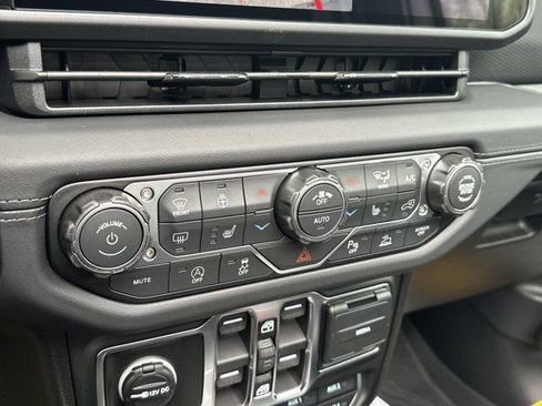 New 2026 Jeep Wrangler Unlimited Rubicon image 32