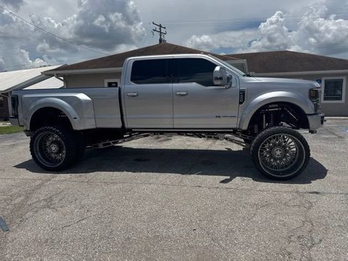 Used 2022 Ford F450 Platinum w/ FX4 Off-Road Package AWD/4WD image 6