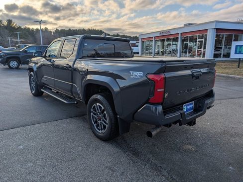 Used 2024 Toyota Tacoma TRD Off-Road image 3