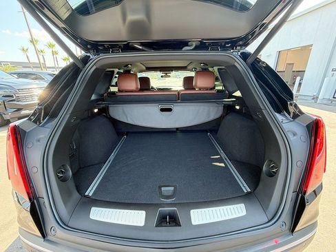 Certified 2022 Cadillac XT5 Premium Luxury FWD image 12