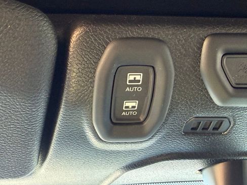 Used 2023 Jeep Wrangler Unlimited Rubicon 4xe w/ Steel Bumper Group image 31