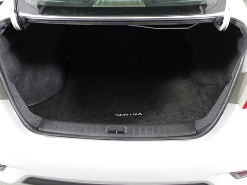 Certified 2019 Nissan Sentra SV FWD image 18
