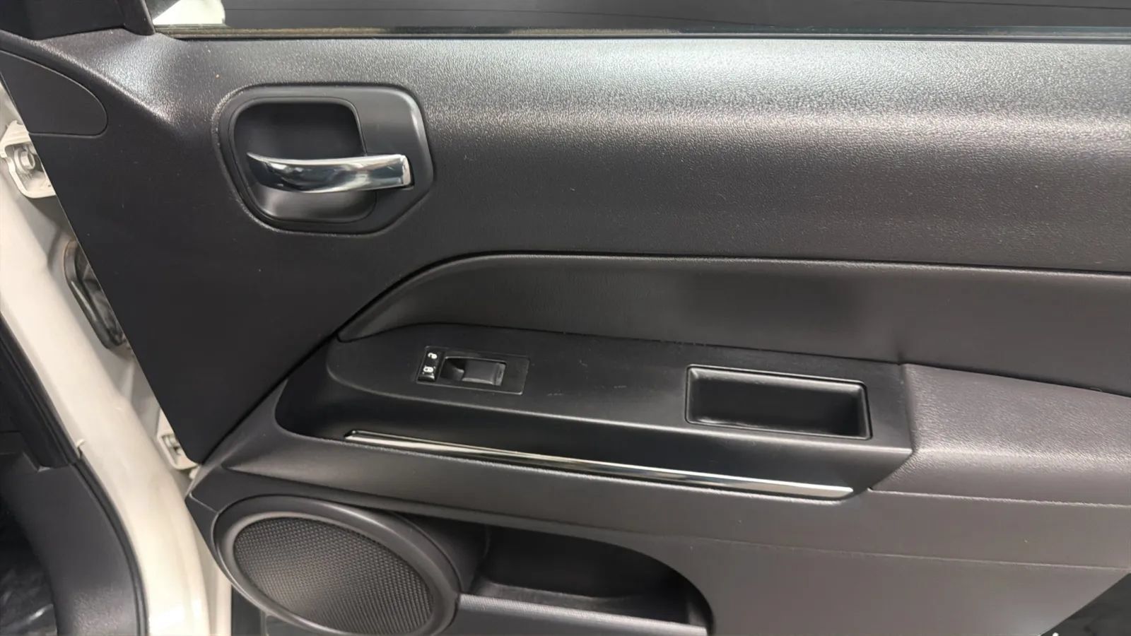 Used 2010 Jeep Compass Limited FWD image 16