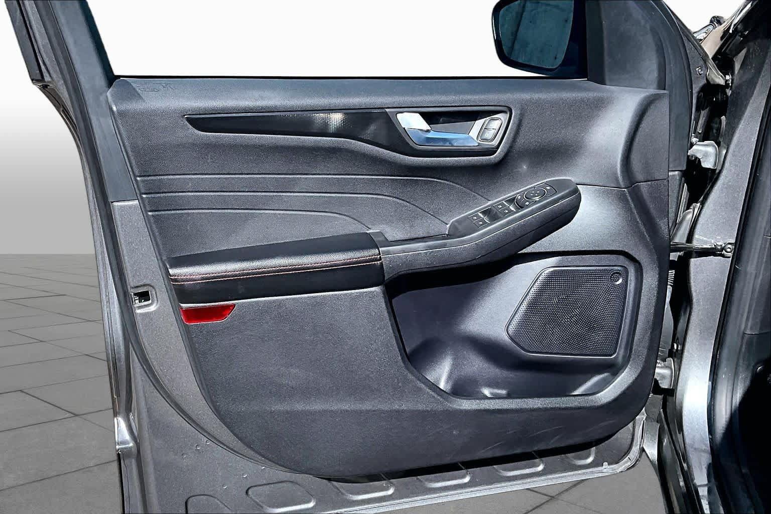 Certified 2022 Ford Escape SEL w/ SEL Stealth AWD Package image 22