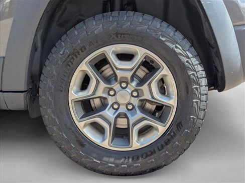 Used 2019 Jeep Cherokee Trailhawk AWD/4WD image 9