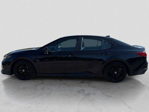 Used 2025 Toyota Camry SE FWD image 8