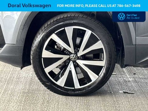 Certified 2024 Volkswagen Taos SE image 11