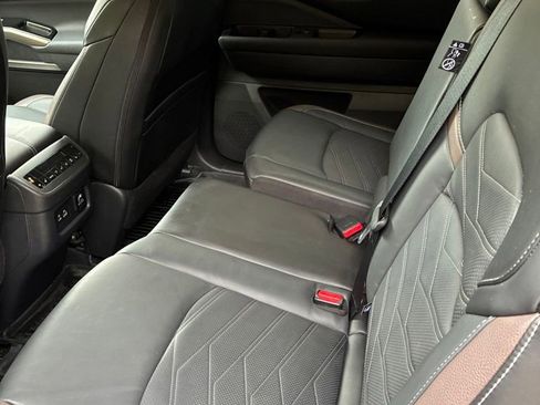 Used 2024 Nissan Pathfinder Platinum w/ Cargo Package AWD/4WD image 17