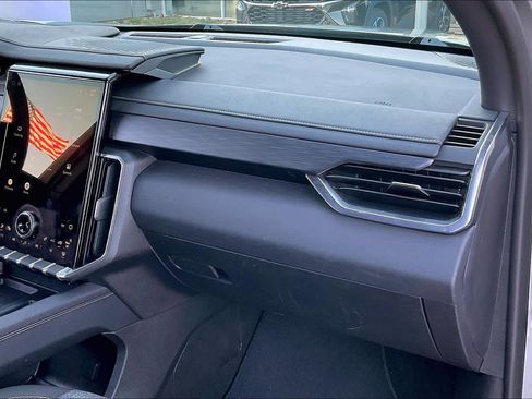 Certified 2025 GMC Acadia Elevation image 18