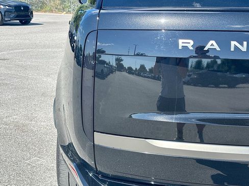 Used 2023 Land Rover Range Rover SE AWD/4WD image 10