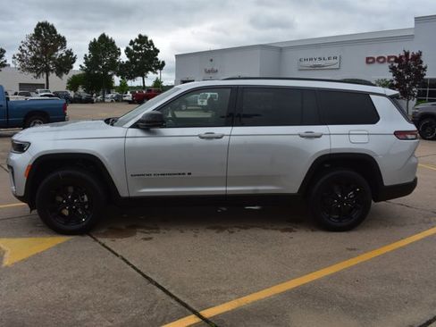 New 2026 Jeep Grand Cherokee L 4WD image 9