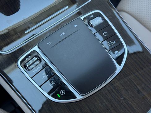 Used 2021 Mercedes-Benz GLC 300 GLC 300 w/ Premium Package image 32