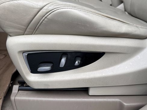 Used 2015 Cadillac Escalade Premium image 14