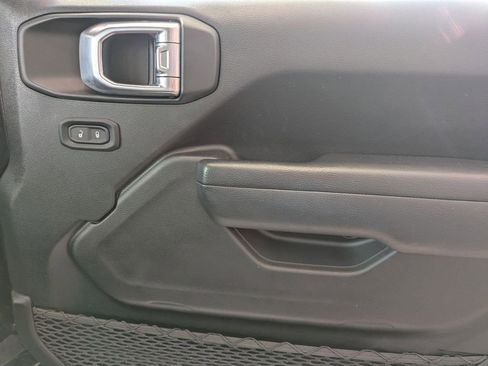 Used 2025 Jeep Wrangler Unlimited Rubicon w/ Convenience Group image 32