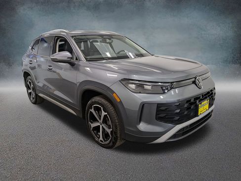 Used 2026 Volkswagen Tiguan SE AWD/4WD image 12