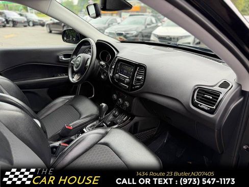 Used 2018 Jeep Compass Latitude AWD/4WD image 21
