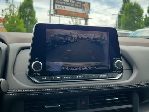 Used 2023 Nissan Rogue SV FWD image 22