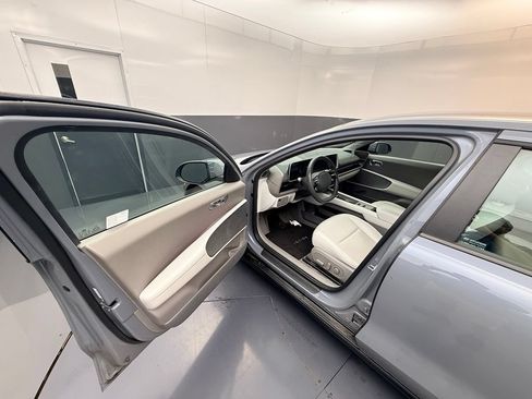Used 2024 Hyundai Ioniq 6 SEL RWD image 8