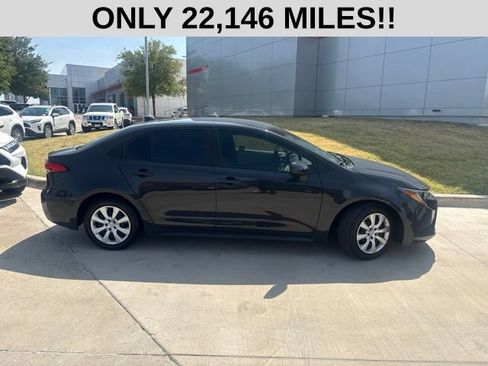 Used 2025 Toyota Corolla LE FWD image 2