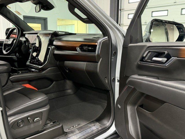 Certified 2025 GMC Yukon Denali AWD/4WD image 6