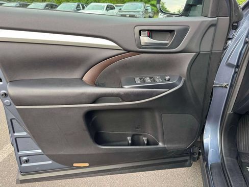Used 2019 Toyota Highlander XLE w/ Protection Package #3 AWD/4WD image 18