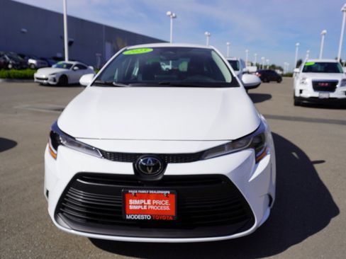 Used 2025 Toyota Corolla LE image 6