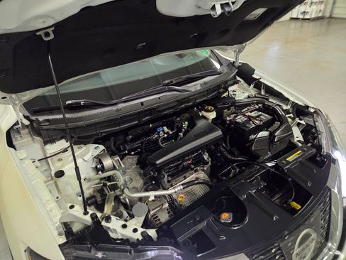 Used 2017 Nissan Rogue SV image 40