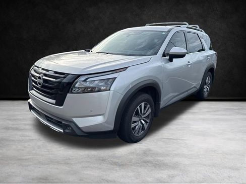 Used 2025 Nissan Pathfinder SL w/ Black Appearance Package FWD image 10