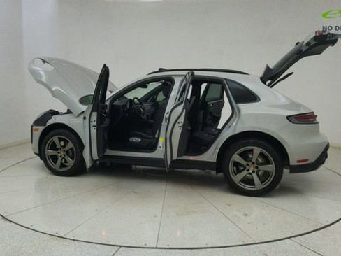 Used 2024 Porsche Macan AWD/4WD image 72