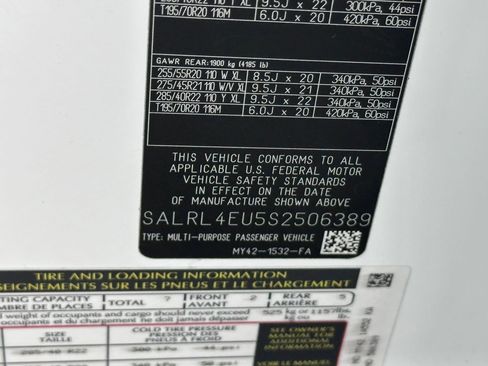 Certified 2025 Land Rover Discovery Dynamic SE image 20