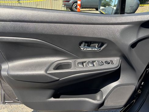 Used 2025 Nissan Versa SV FWD image 18