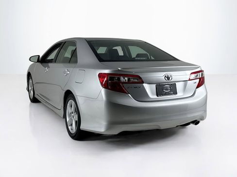 Used 2013 Toyota Camry image 3
