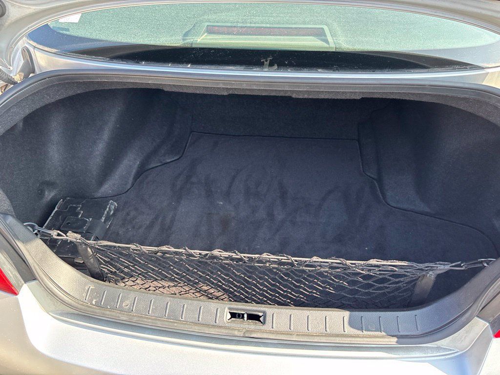 Used 2010 INFINITI G37 Journey RWD image 10