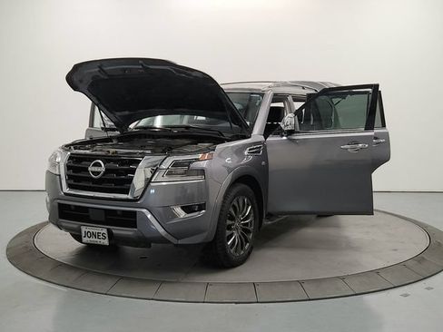 Used 2022 Nissan Armada Platinum w/ Captain's Chairs Package RWD image 12