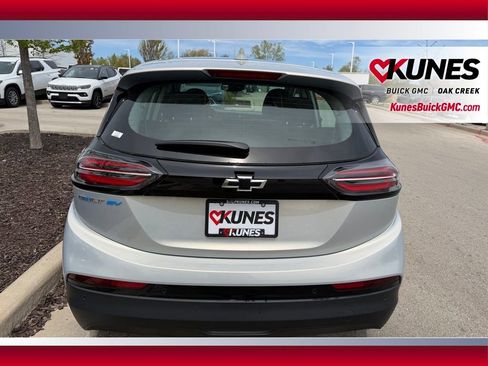 Used 2023 Chevrolet Bolt LT w/ Driver Confidence Package FWD image 5