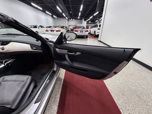 Used 2011 BMW Z4 sDrive30i RWD image 23