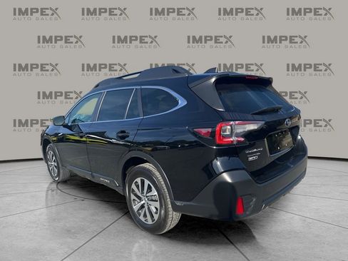 Used 2022 Subaru Outback Premium image 3