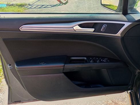 Used 2017 Ford Fusion SE w/ Fusion SE Technology Package FWD image 10